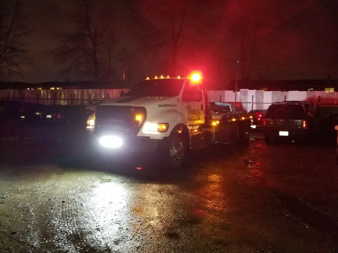 Burns Towing truck image