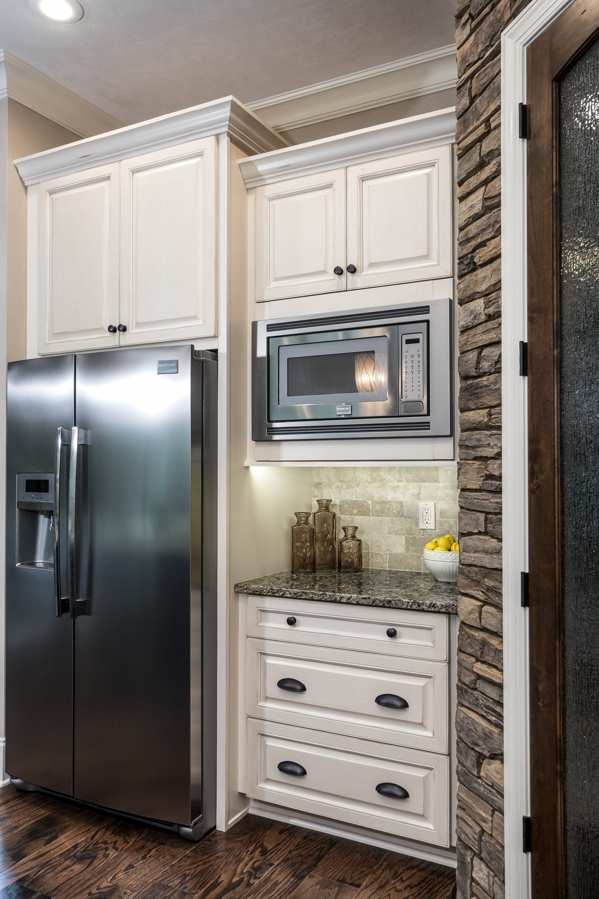 Kitchen cabinet services