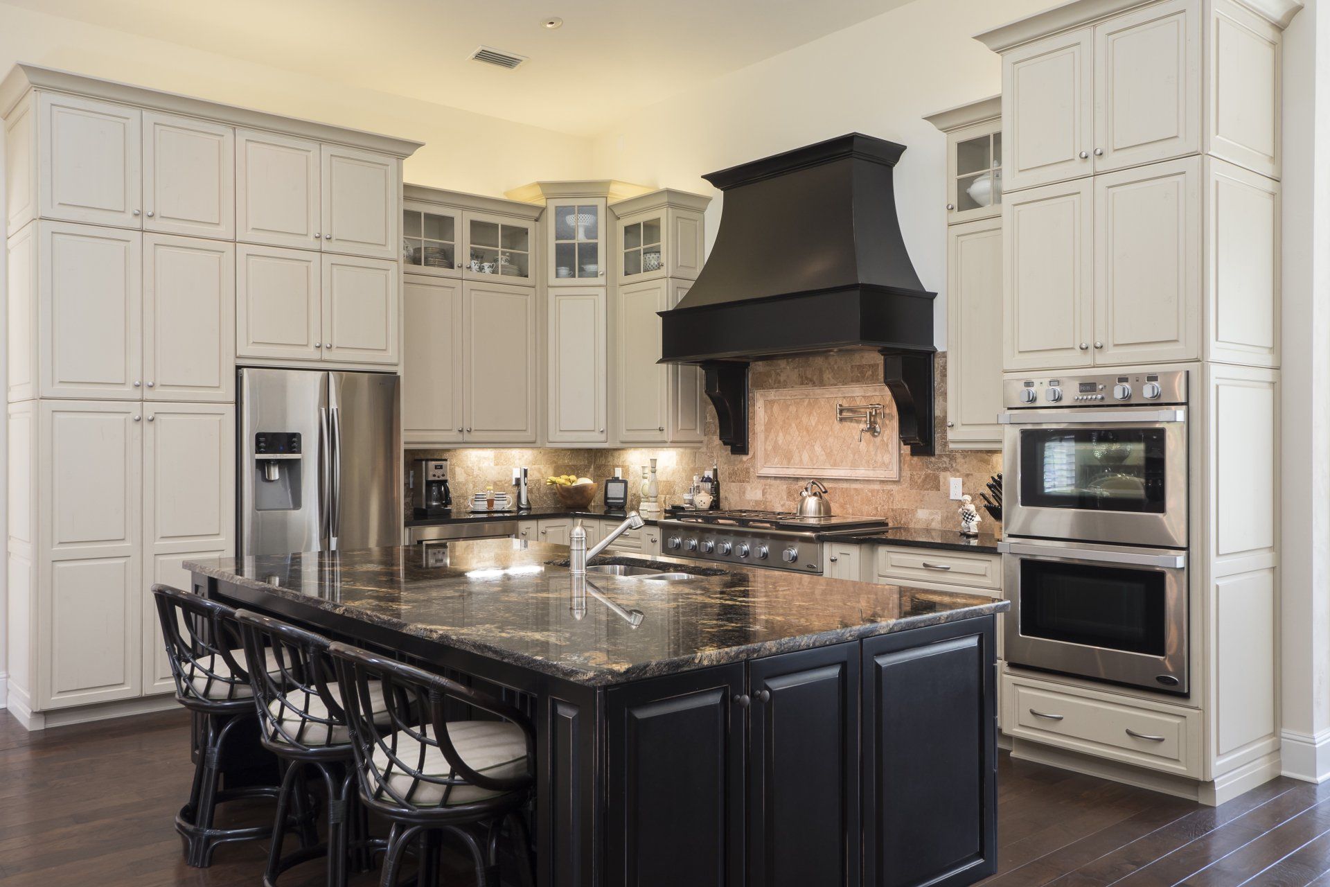 Kitchen cabinet services