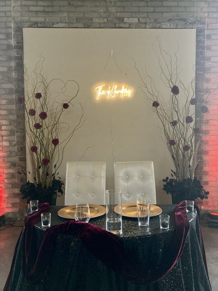 Wedding sweetheart table with 