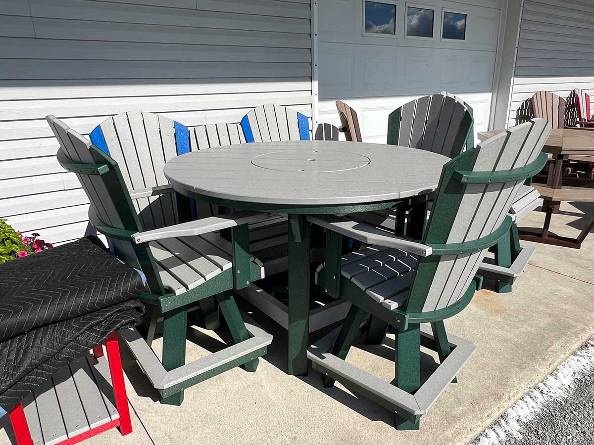 A table and chairs are sitting on a patio in front of a house.
