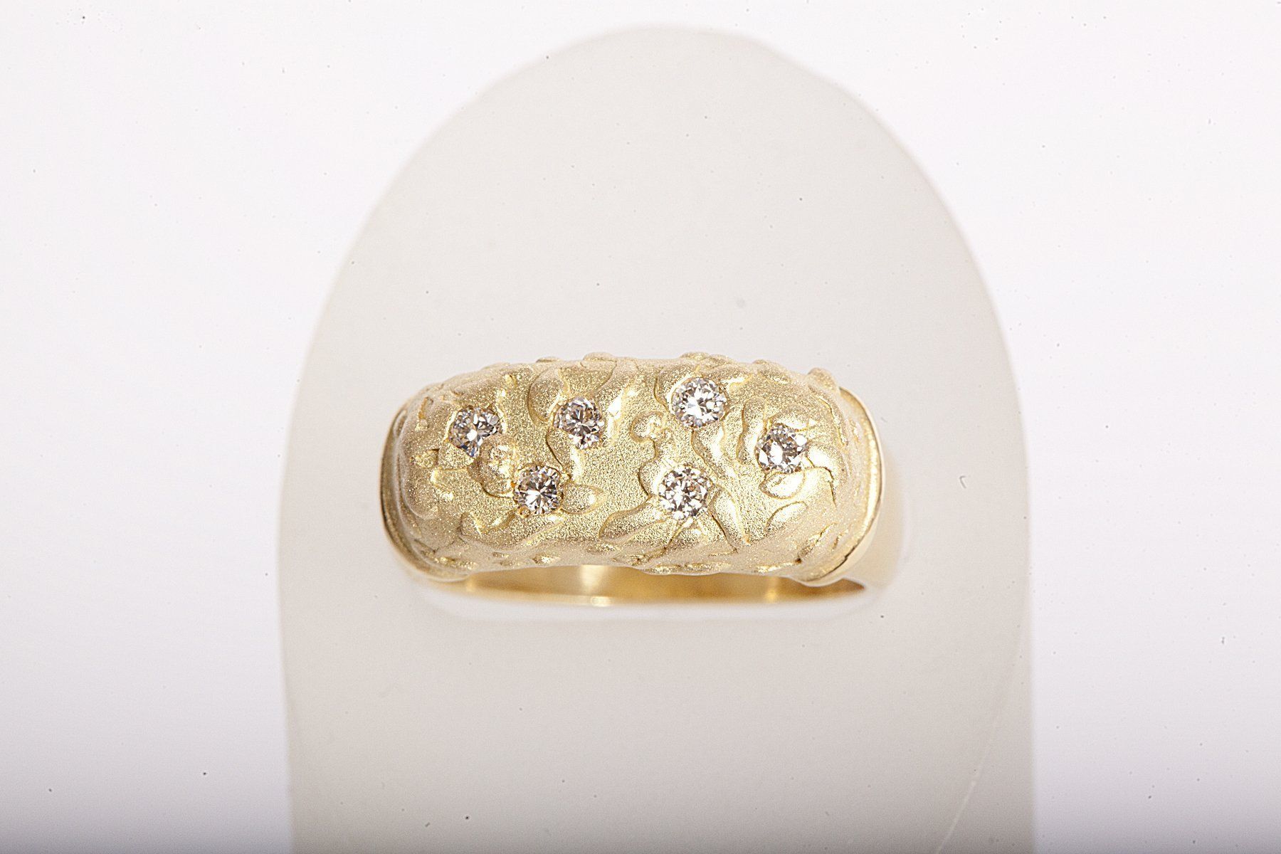 Custom ring