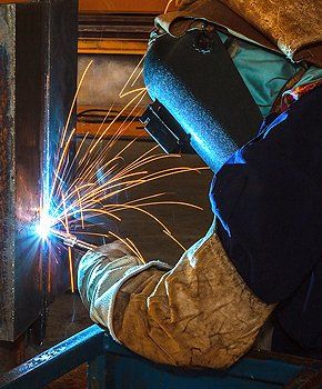 Welding with sparks by MIG method