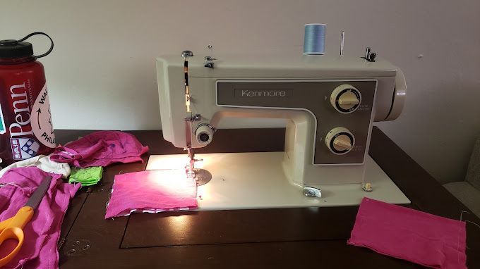 A sewing machine is sitting on a table