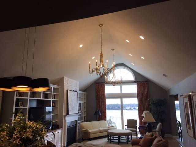 A living room with a chandelier hanging from the ceiling