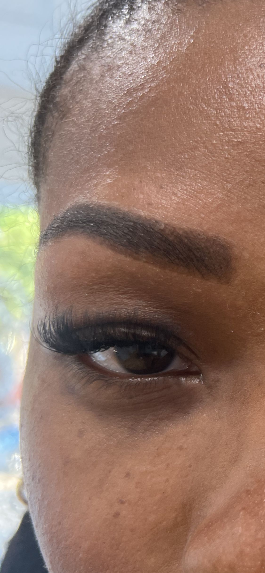 A close up of a woman 's eye with long eyelashes.