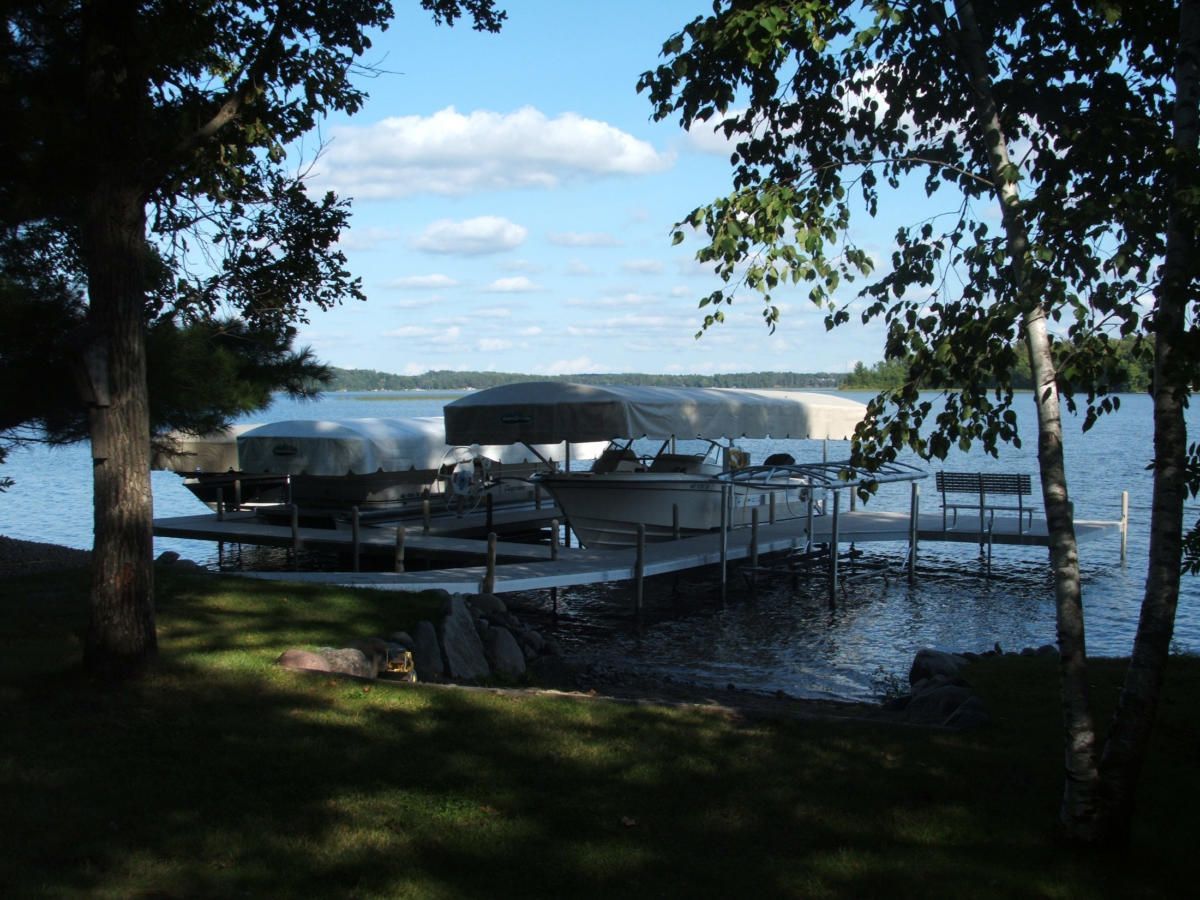 A boat is docked at a dock on a lake