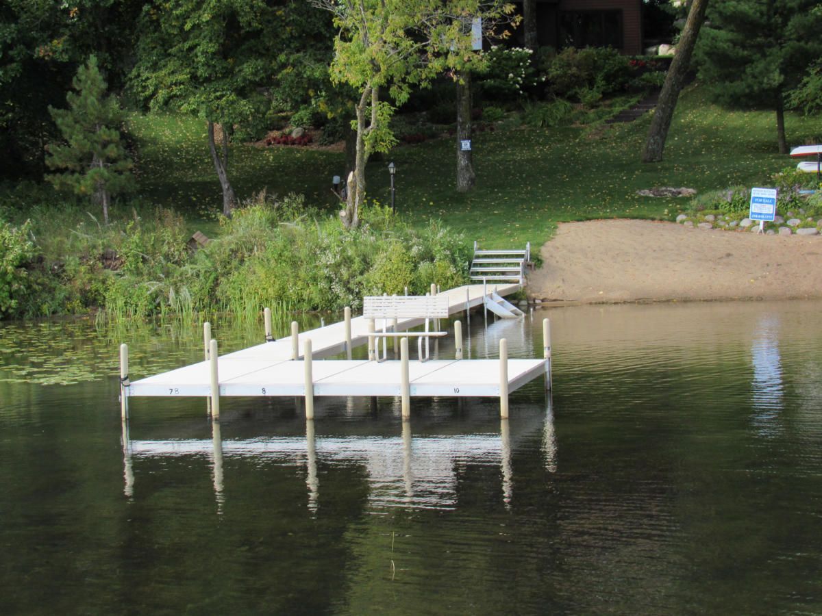 A dock is sitting in the middle of a lake.