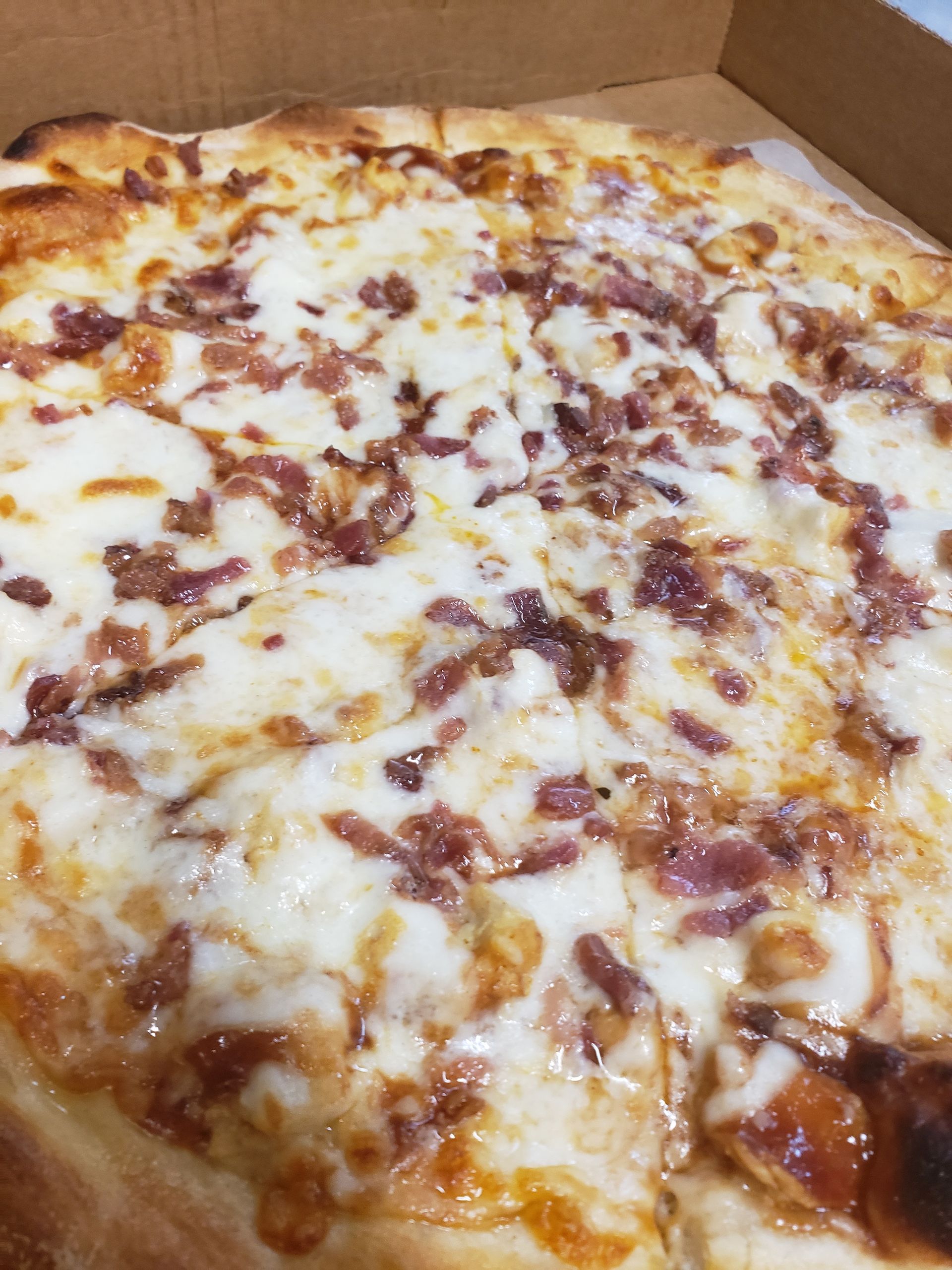 bacon and cheese pizza