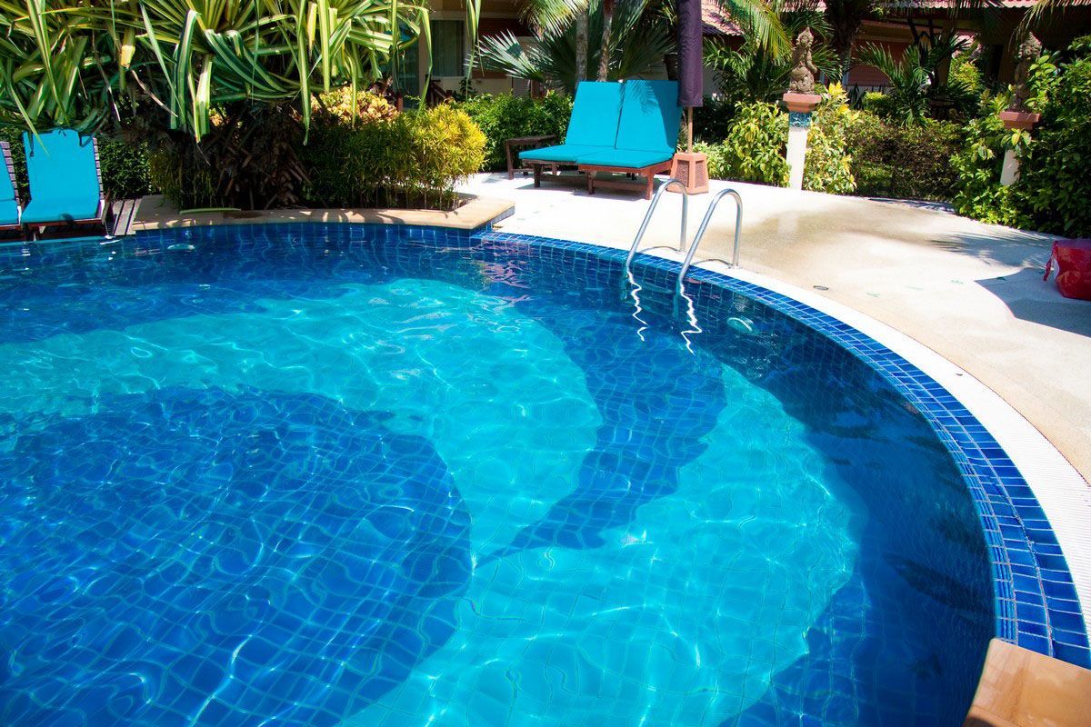 pool cleaning services