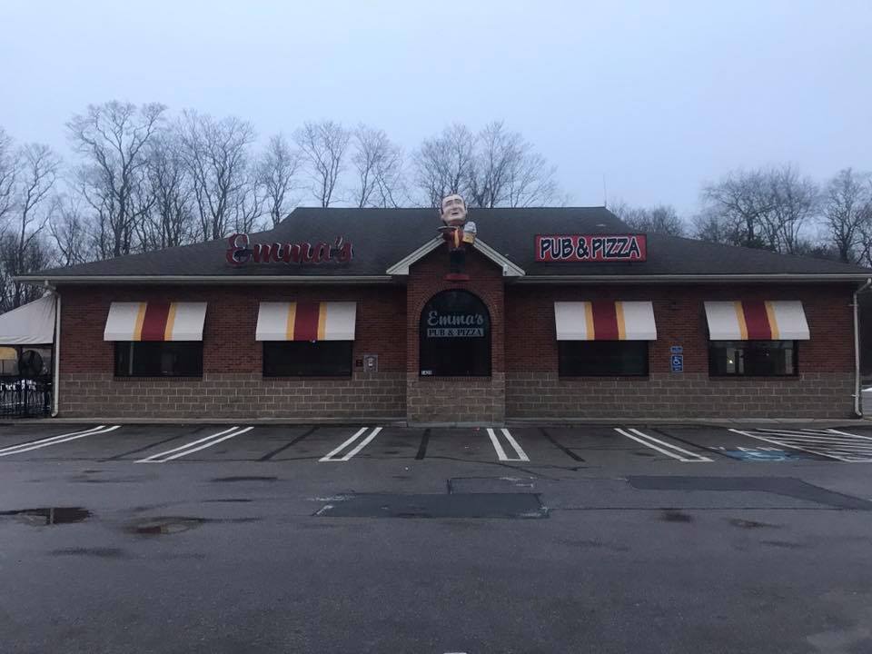 Emma's Pub & Pizza store front