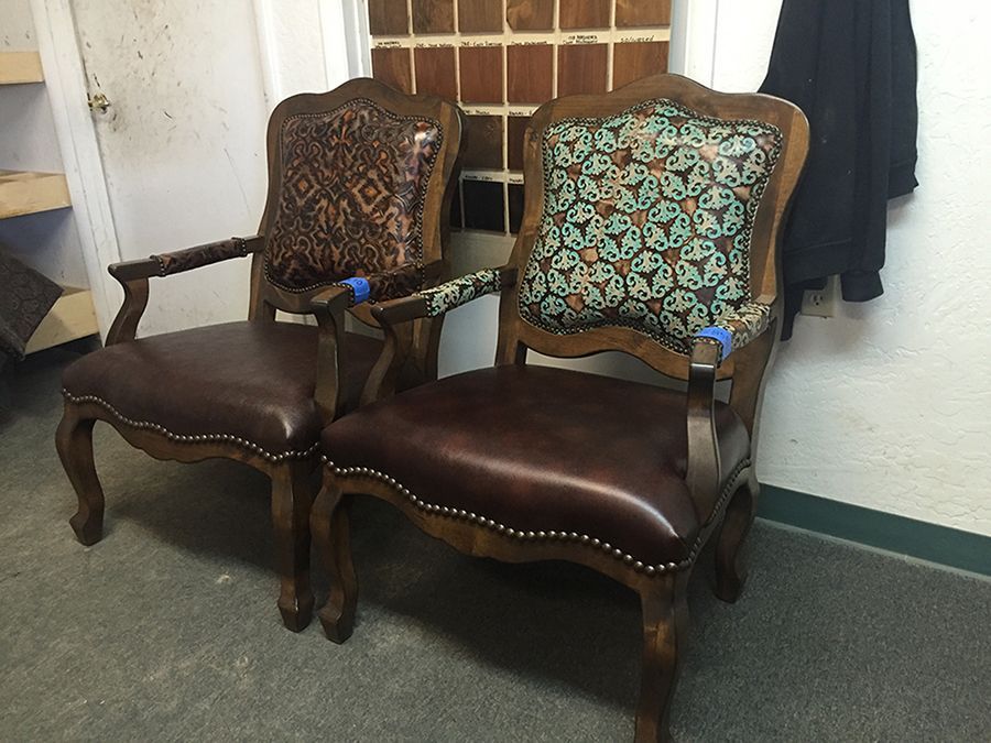 two chairs are sitting next to each other in a room