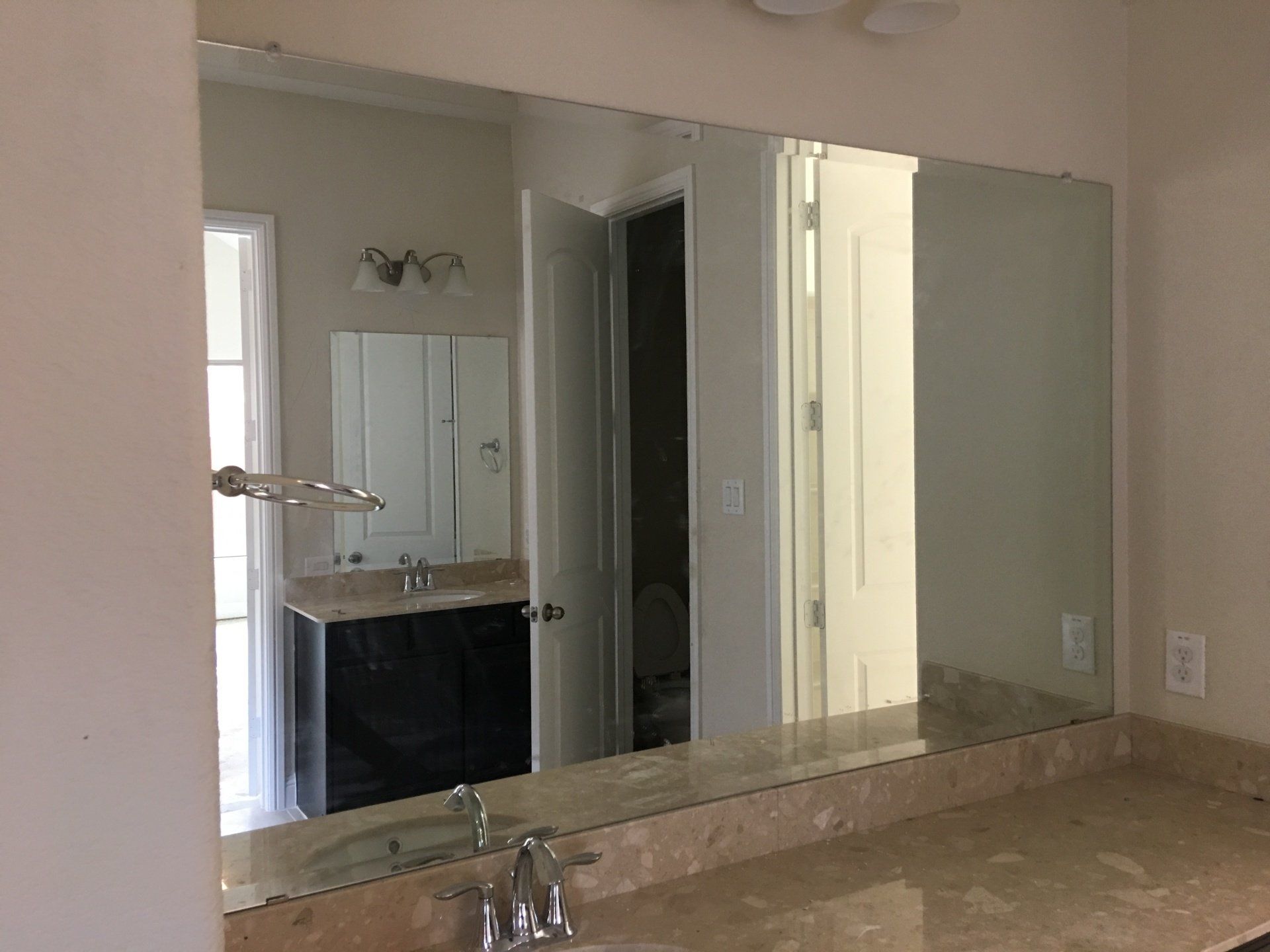 United Mirror and Glass photo gallery