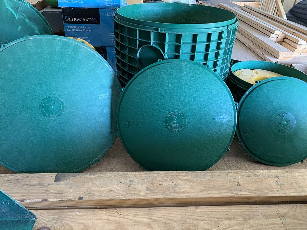 Risers and lids in various sizes