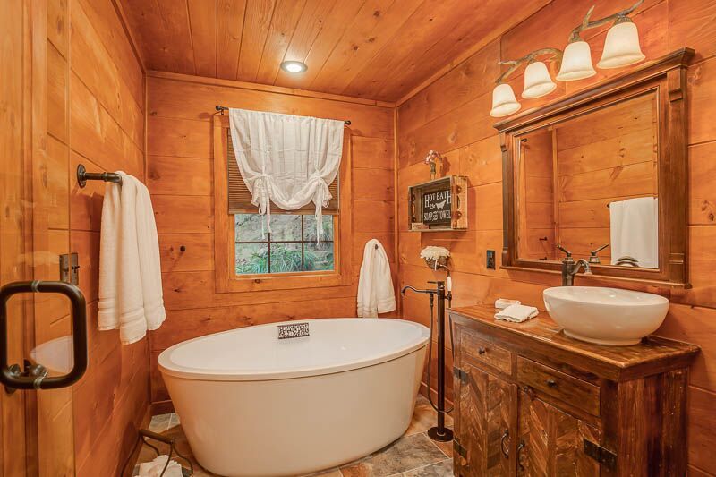 Smoky Mountain Retreats TN | Buckhorn Cabin | Luxury Cabin Rentals