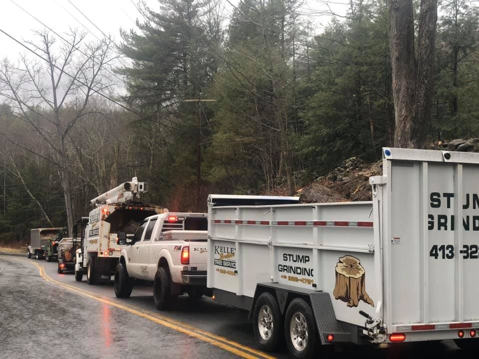A truck with a trailer attached to it that says ' bt jm ' on it