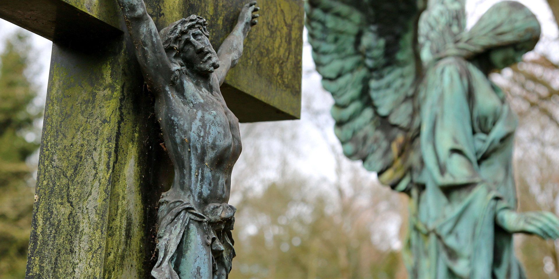 Bronze memorial plaque