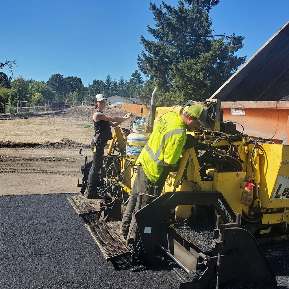 Asphalt paving