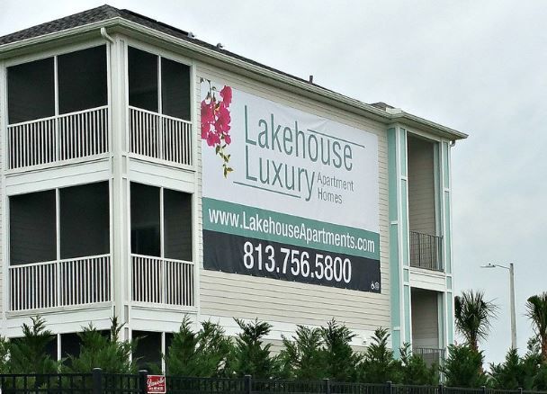 A building with a sign that says lakehouse luxury