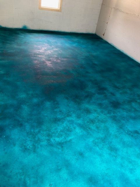 A room with a blue floor and a window.