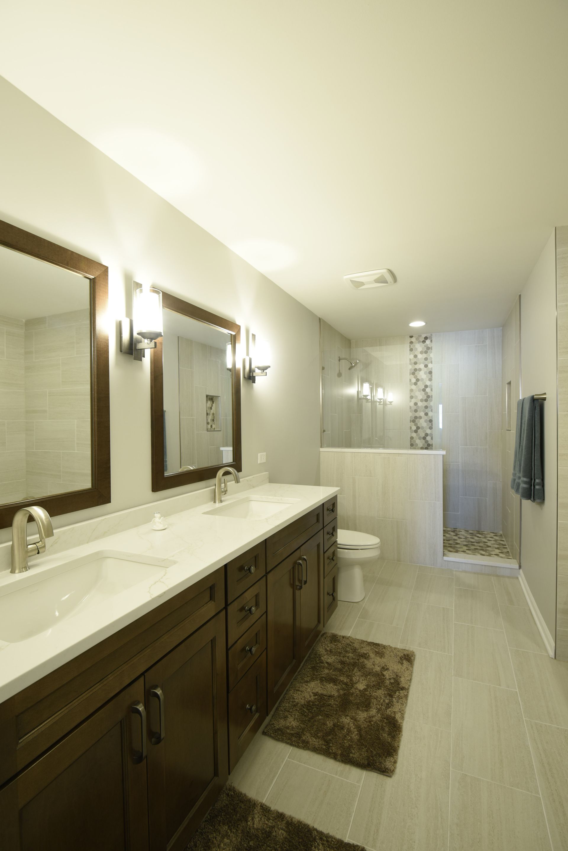 A bathroom with a jacuzzi tub and a tiled floor.