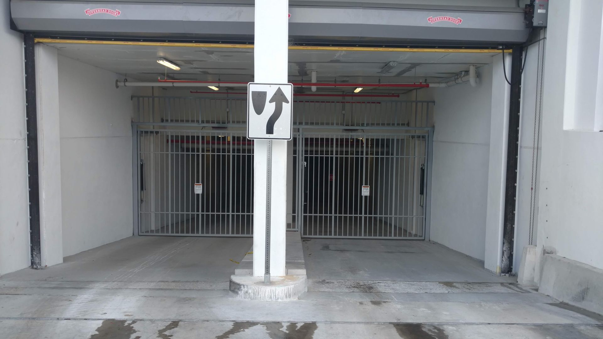 a parking garage with an arrow pointing to the right