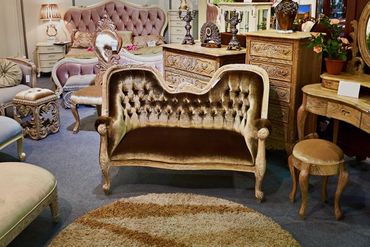 Home furniture in an auction
