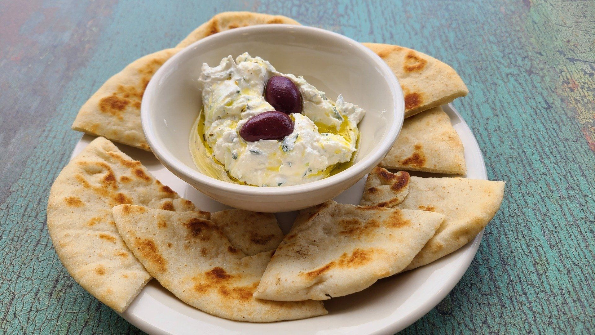 Tzatziki dip and pita