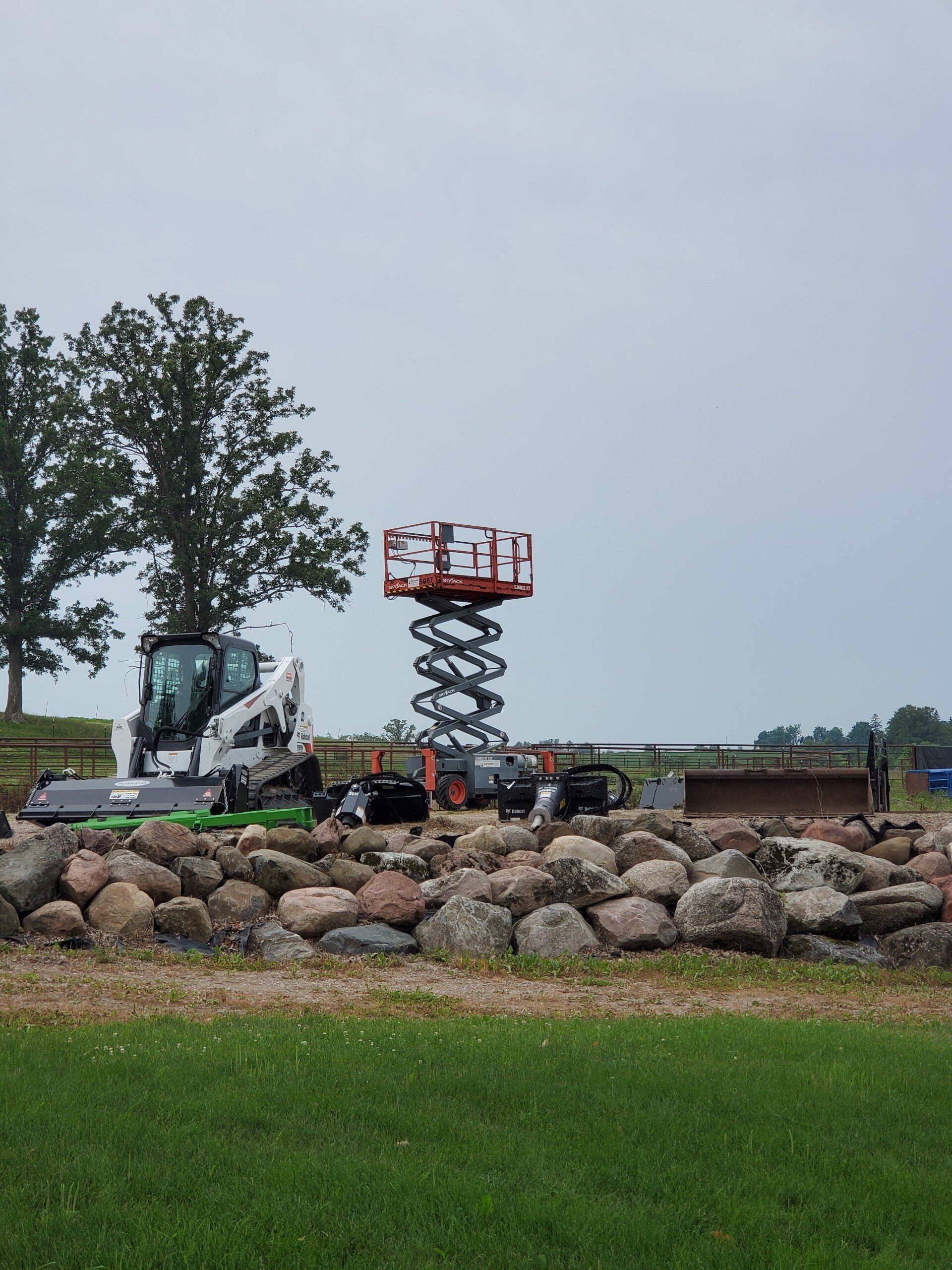 All-terrain scissor lift