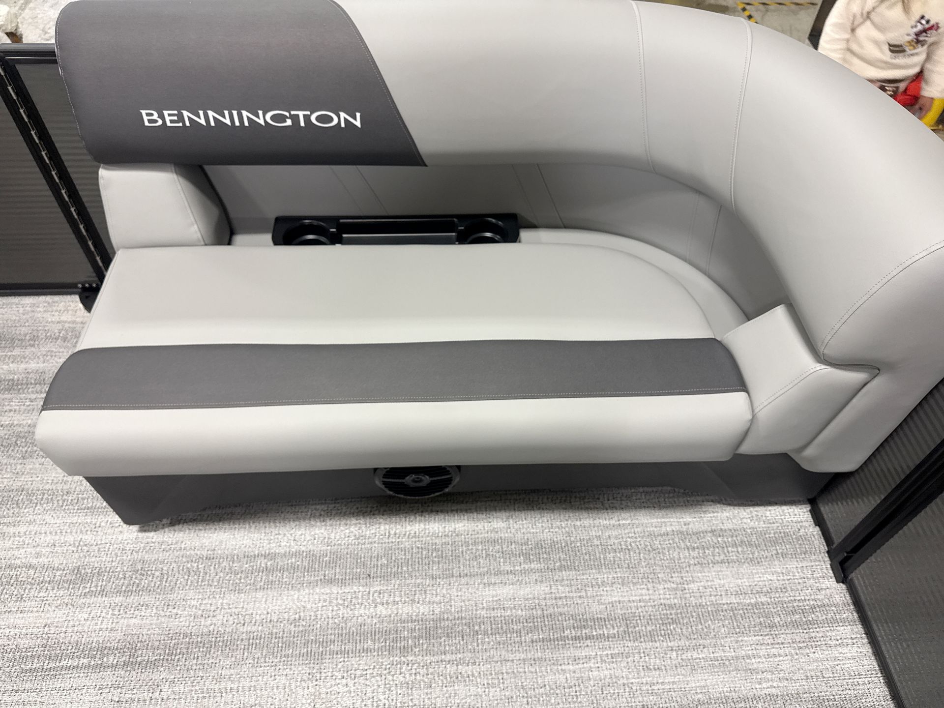 Bennington 2026 S Cruise Jump Seat