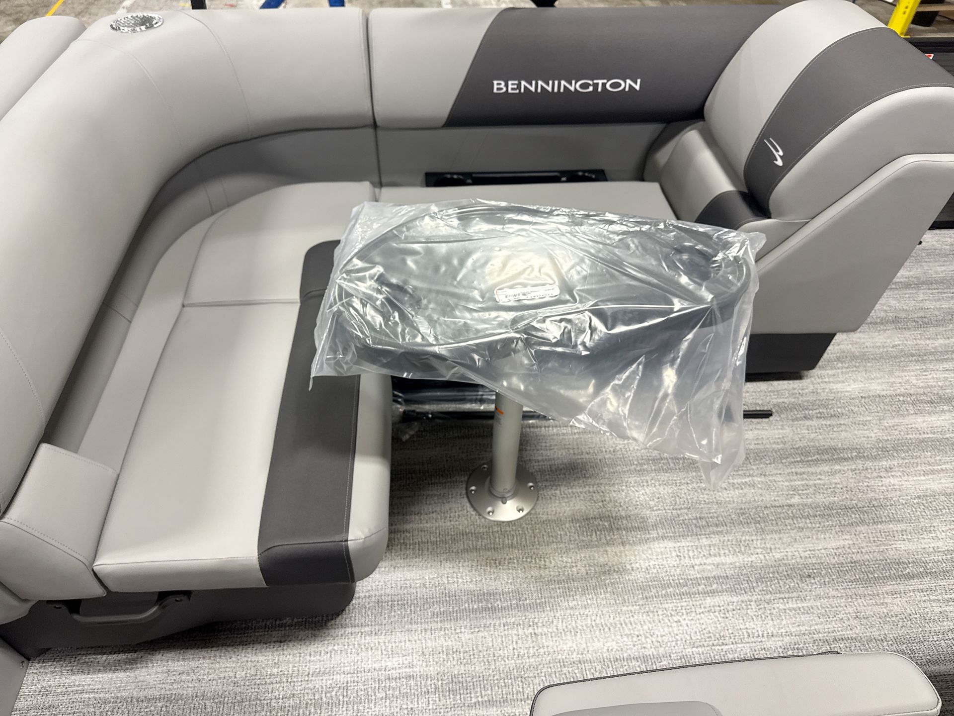 Bennington 2026 S Cruise Jump Seat