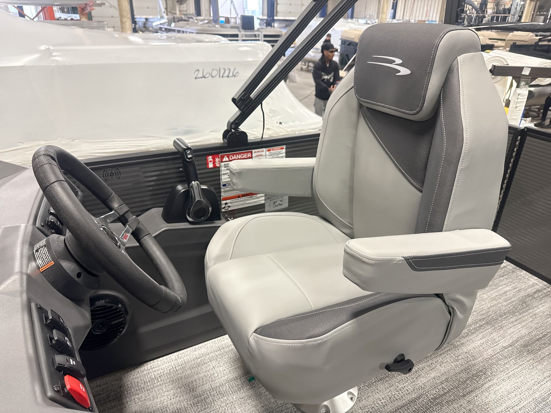 Bennington 2026 S Cruise Jump Seat