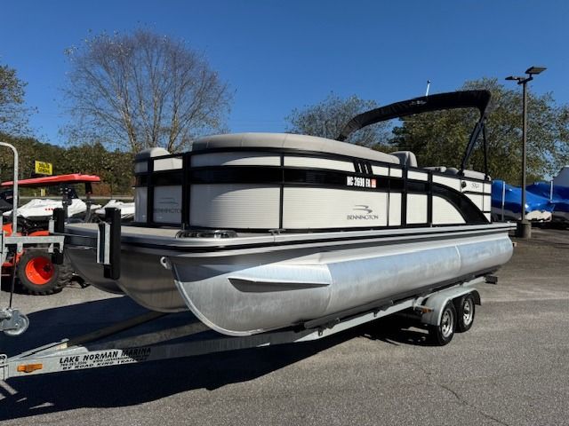 2023 Sea Chaser 24 HFC w/Twin Merc F150s