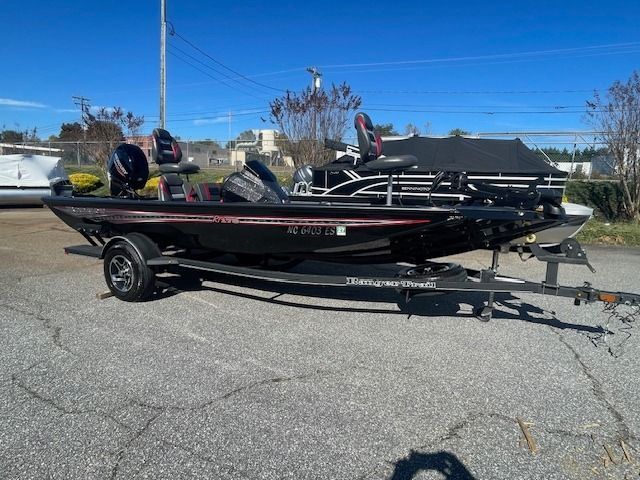 2023 Sea Chaser 24 HFC w/Twin Merc F150s