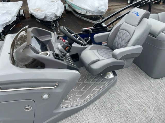 2023 Bennington 23R Fastback