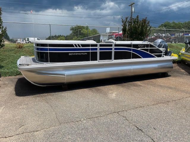 2024 Bennington 22 SXSB (Swingback)