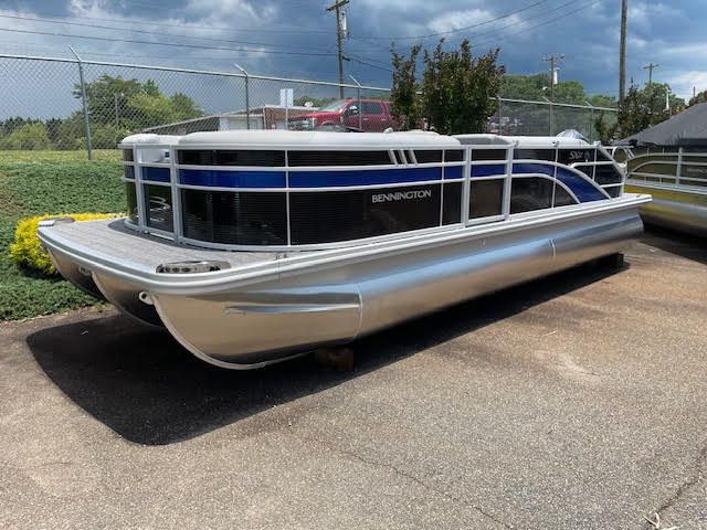 2024 Bennington 22 SXSB (Swingback)