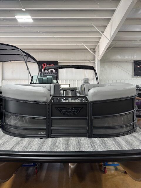 2025 Bennington 22M Fastback