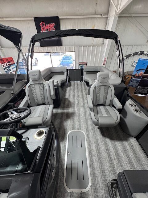 2025 Bennington 22M Fastback