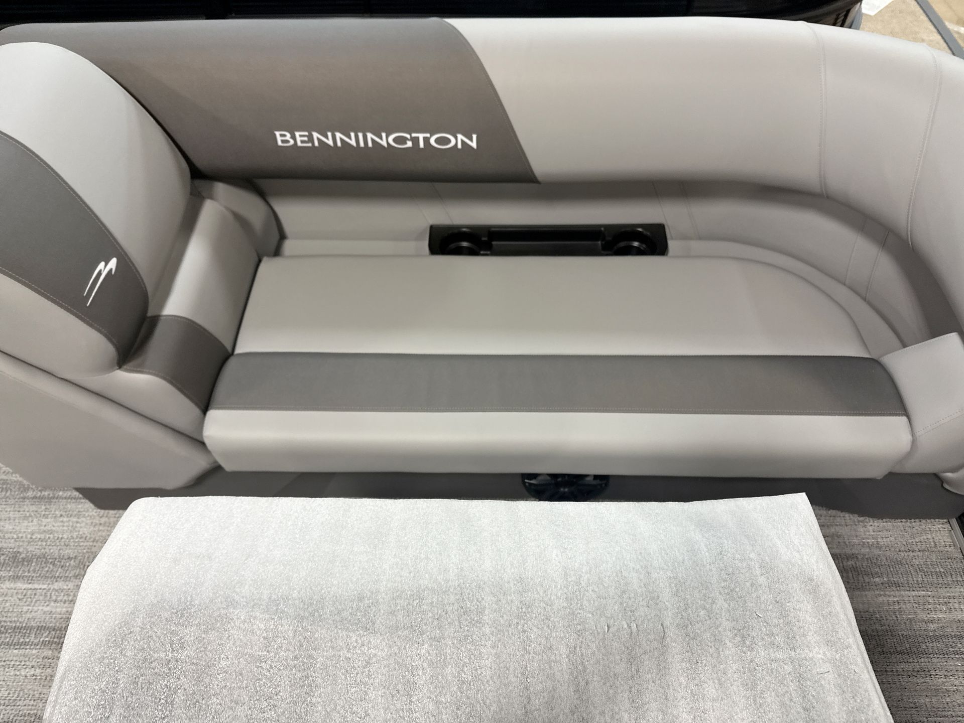 2025 Bennington 22SSRE