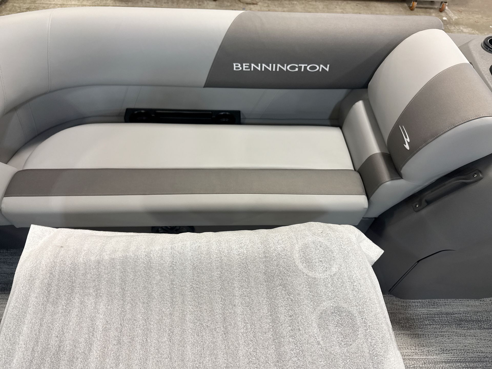 2025 Bennington 22SSRE