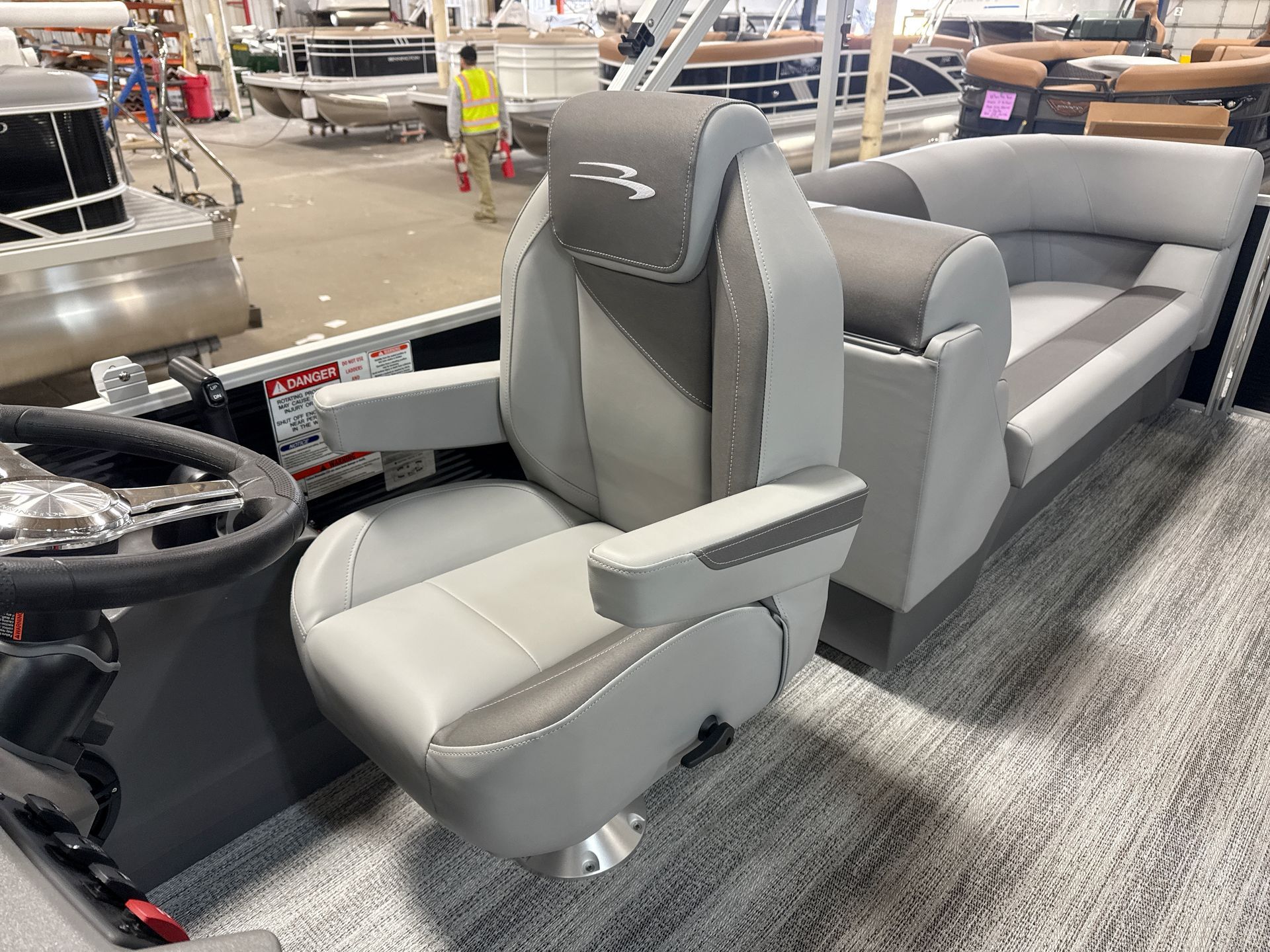 2025 Bennington 22SSRE