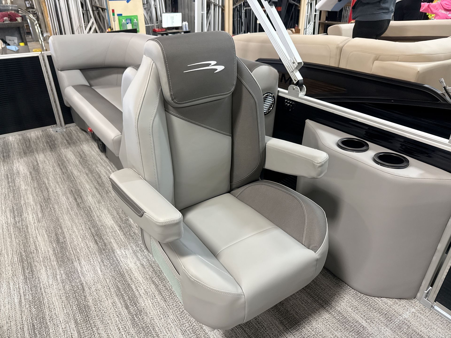 2025 Bennington 22SSRE