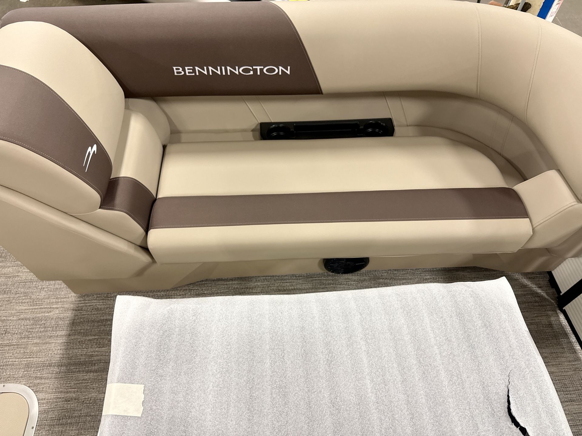 2026 Bennington 22 S Swingback