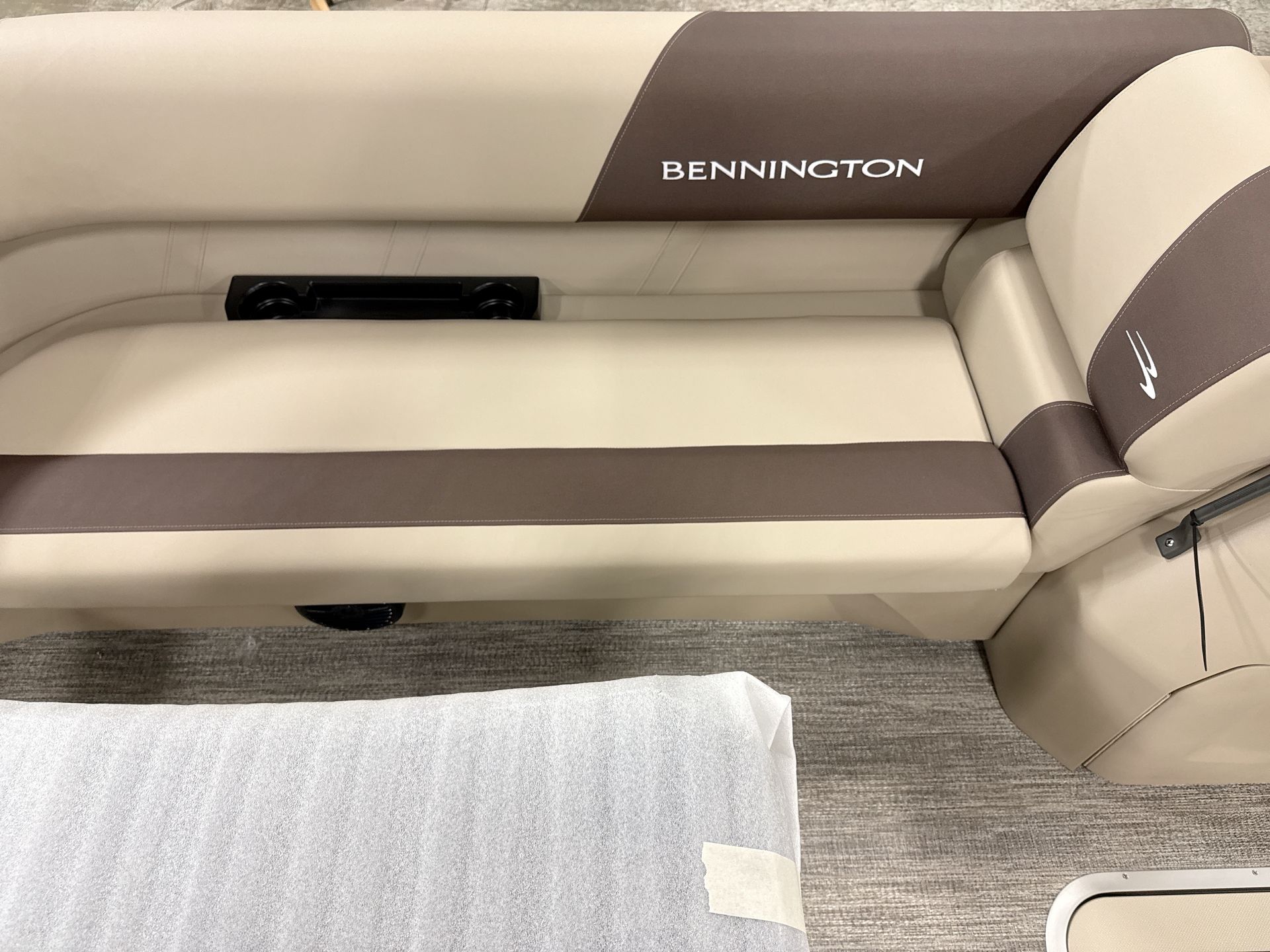 2026 Bennington 22 S Swingback