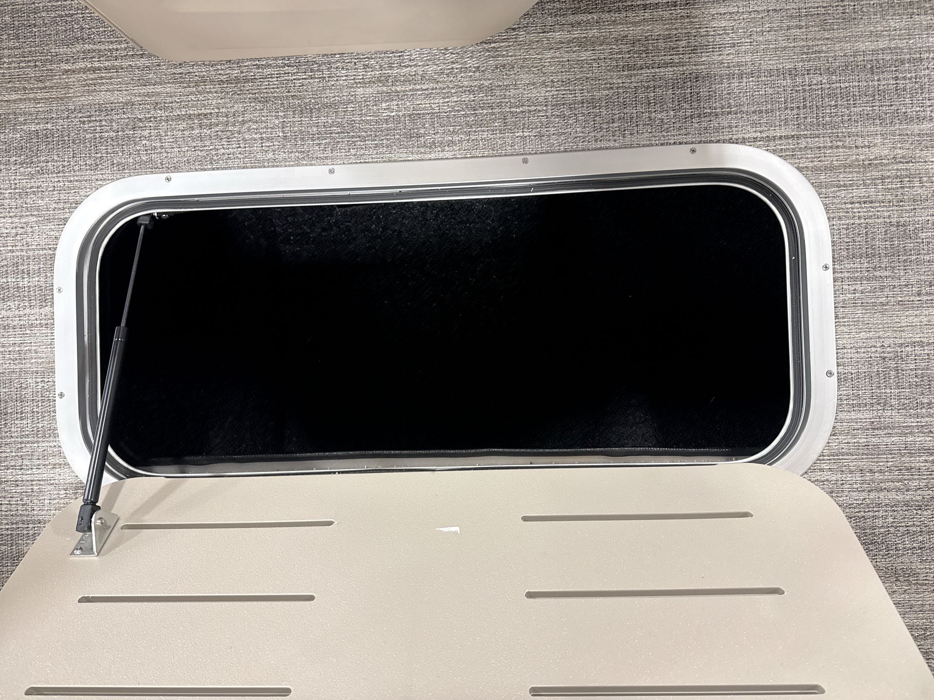 2026 Bennington 22 S Swingback