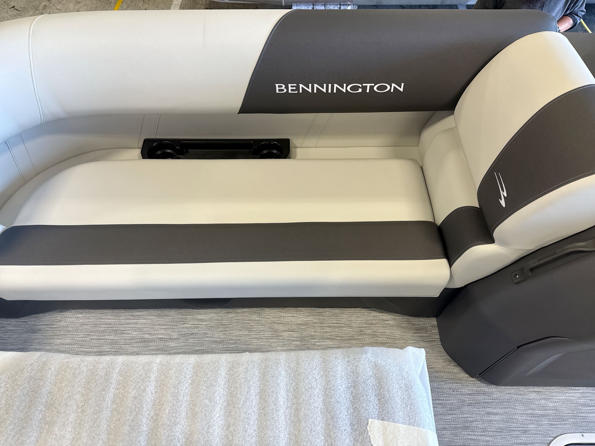 2026 Bennington 22 S1 Stern Radius