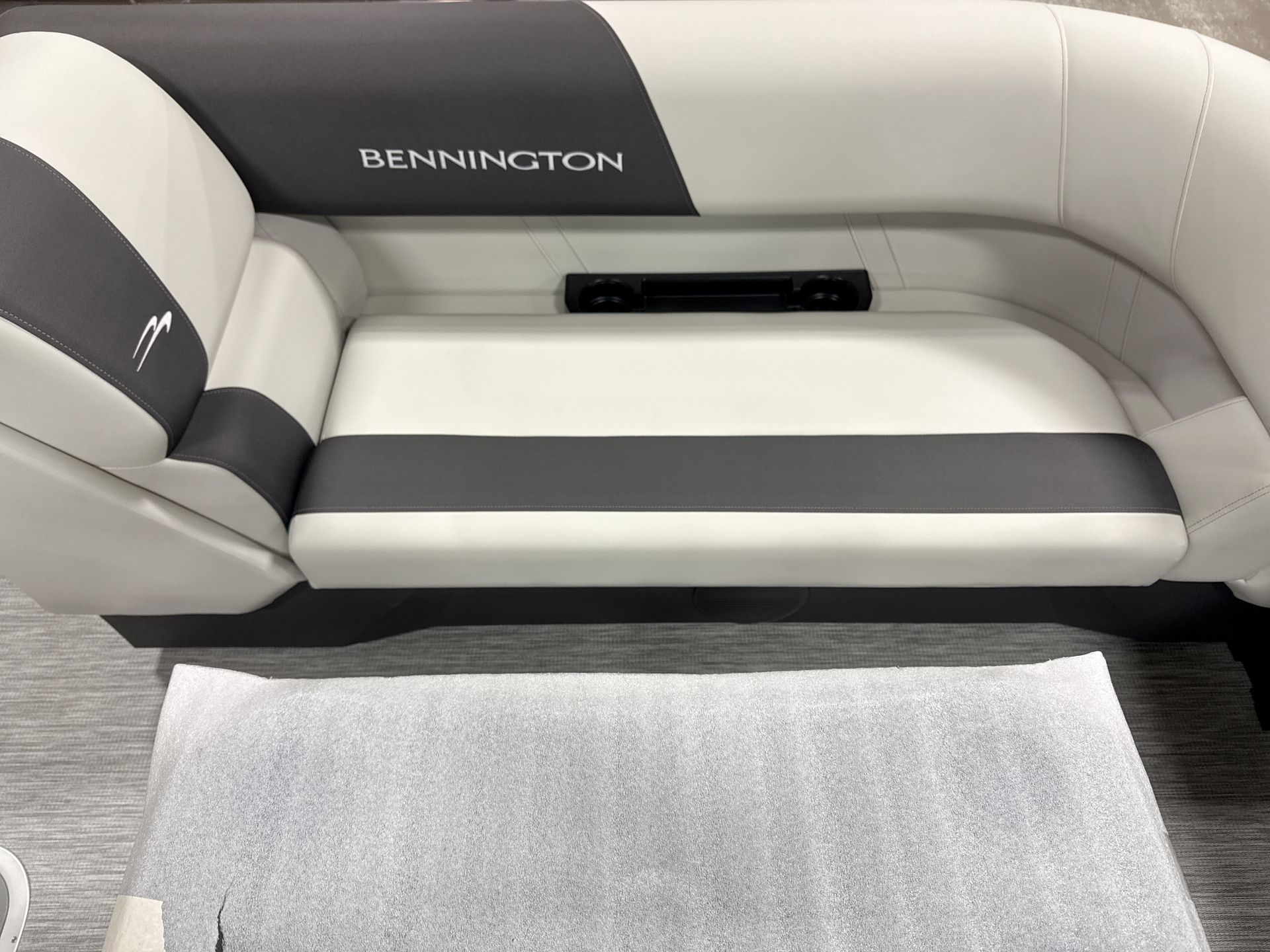 2026 Bennington S1 22 Stern Radius