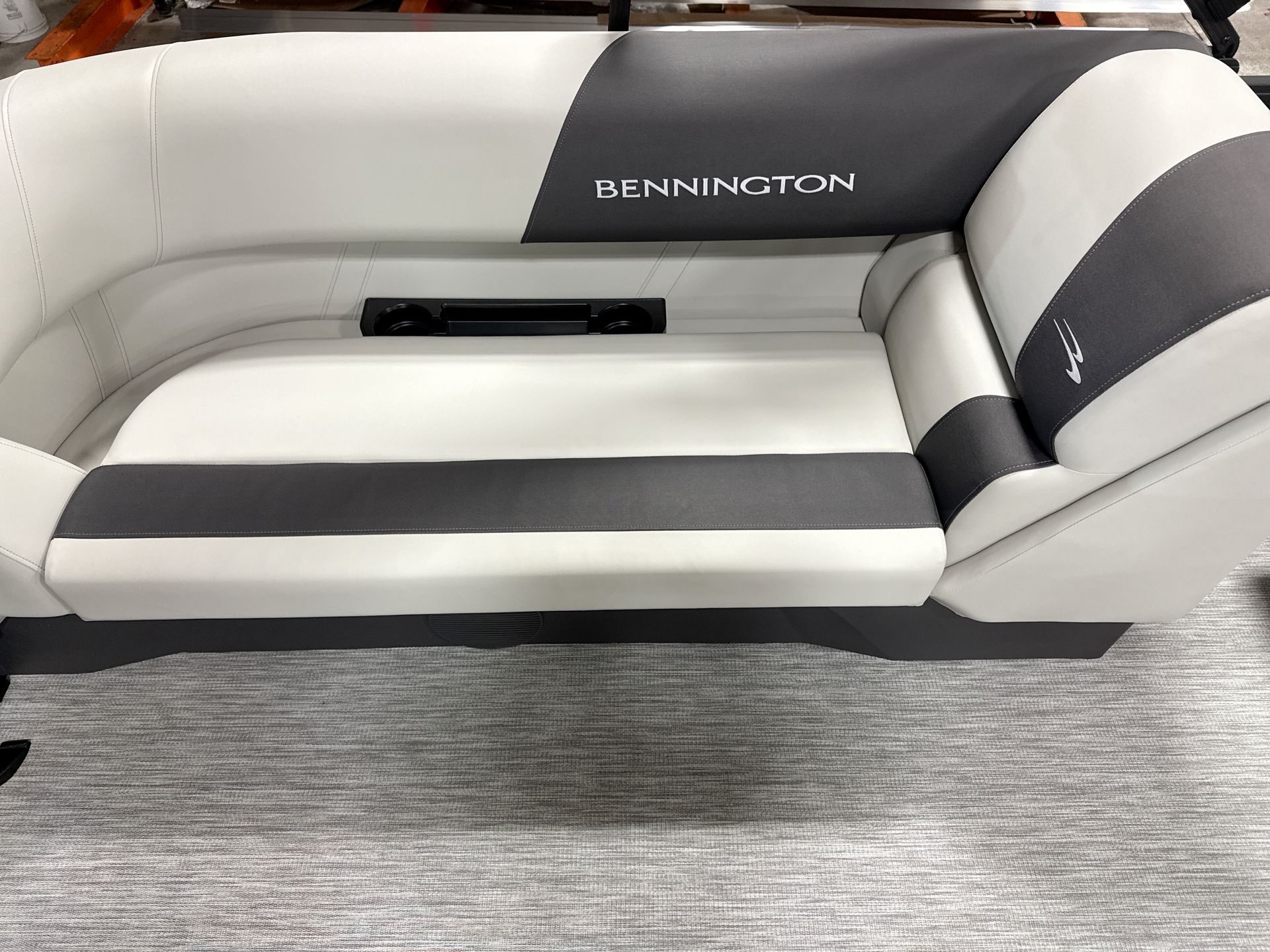 2026 Bennington S1 22 Stern Radius