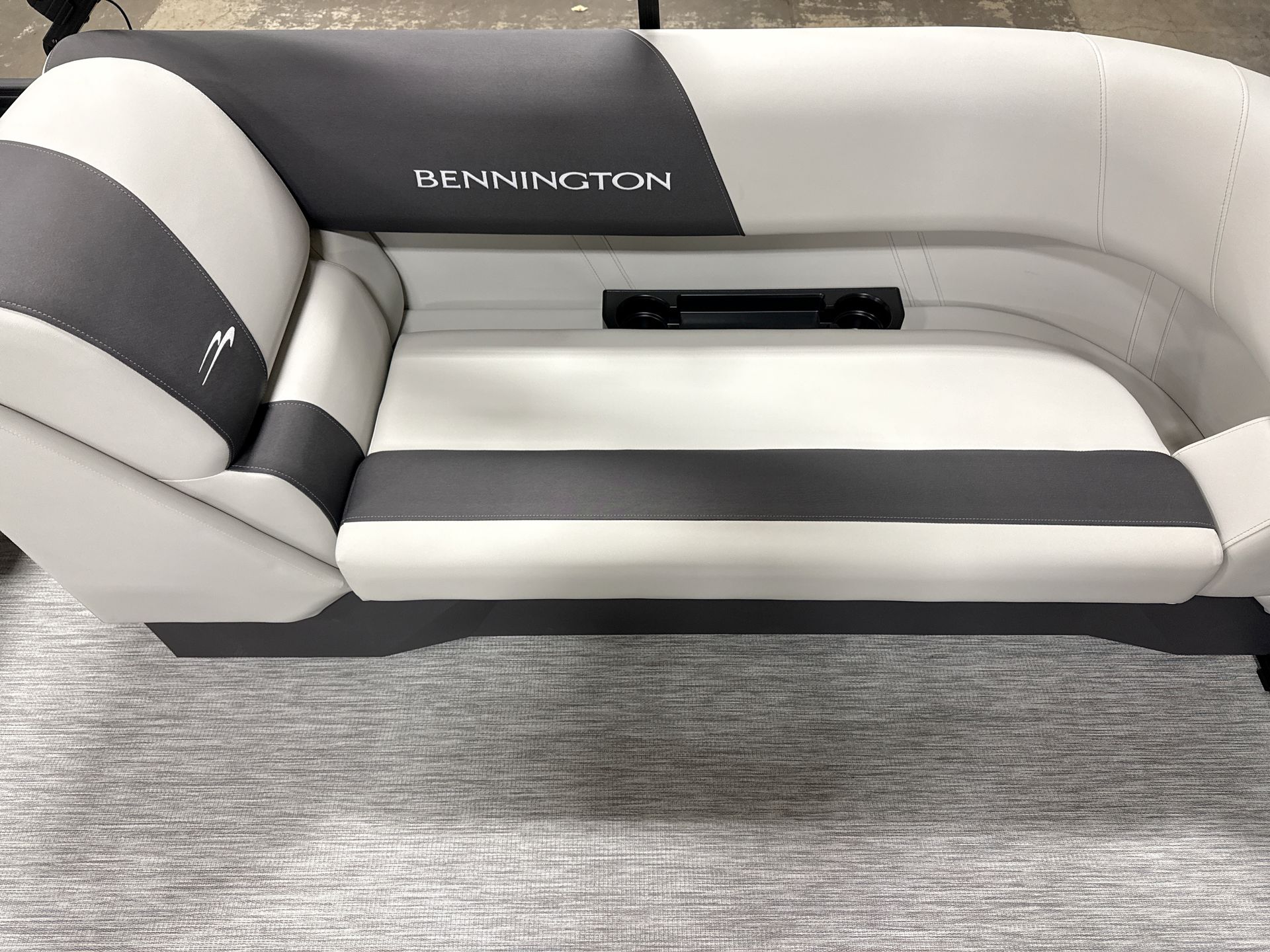 2026 Bennington S1 22 Stern Radius